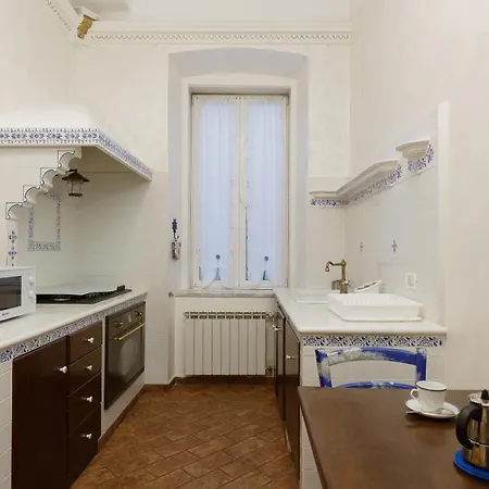 Elegante D'epoca Nel Centro Di Lejlighed *