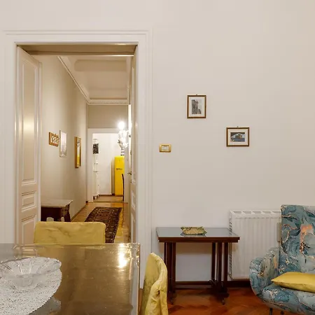 Elegante D'epoca Nel Centro Di Lejlighed Trieste