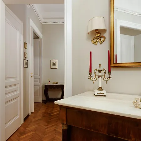 Elegante D'epoca Nel Centro Di Apartment