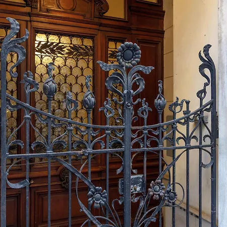 Elegante D'epoca Nel Centro Di Apartman