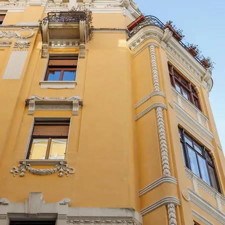 Elegante D'epoca Nel Centro Di Trieszt
