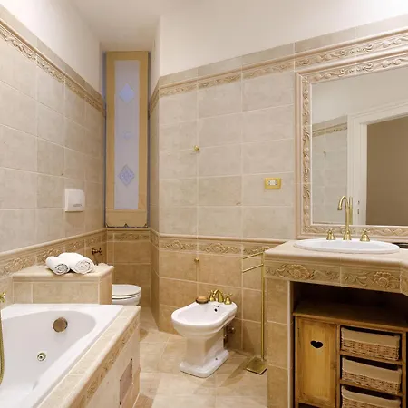 Elegante D'epoca Nel Centro Di Apartman Trieszt