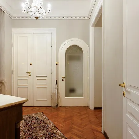 Elegante D'epoca Nel Centro Di Apartman Trieszt