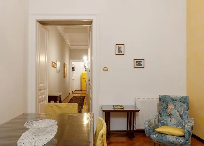 Elegante D'epoca Nel Centro Di Apartment Trieste