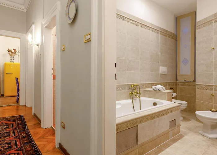 Elegante D'epoca Nel Centro Di Apartment