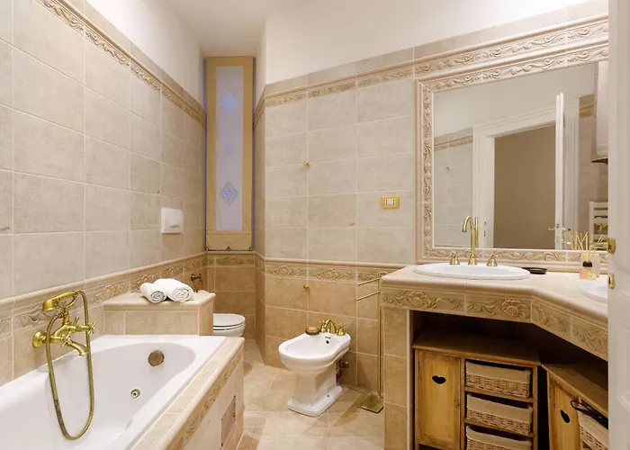 Elegante D'epoca Nel Centro Di Apartment Trieste