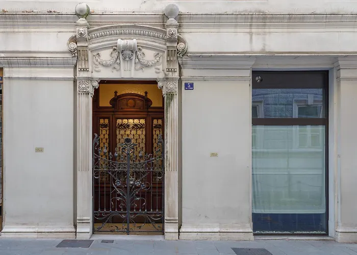 Elegante D'epoca Nel Centro Di