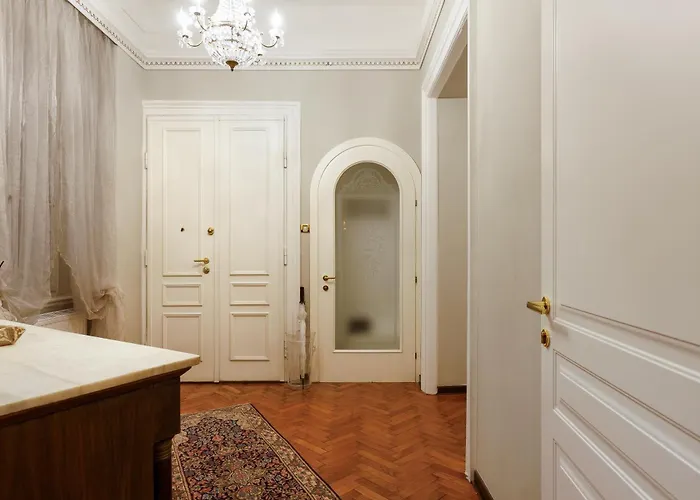 Elegante D'epoca Nel Centro Di Apartment Trieste